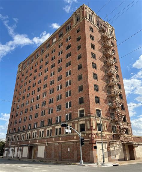 hotel brownwood texas.